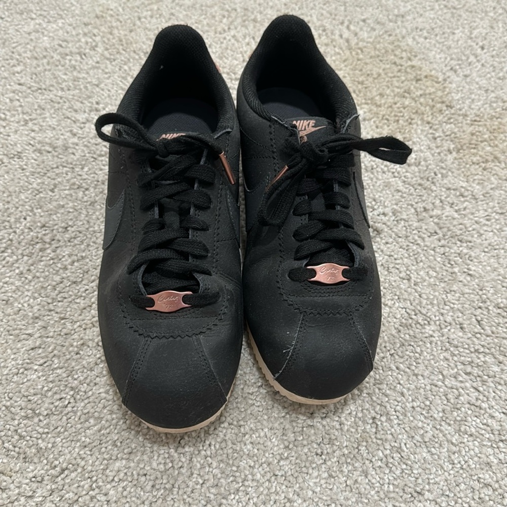 Nike Classic Cortez Leather Metallic Casual Sneakers